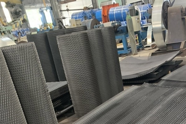 Lưới mắt cáo hình thoi được dùng để lọc, phân tách sản phẩm