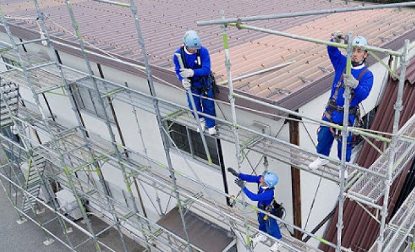 Sử dụng sàn thao tác trên cao, đảm bảo an toàn lao động