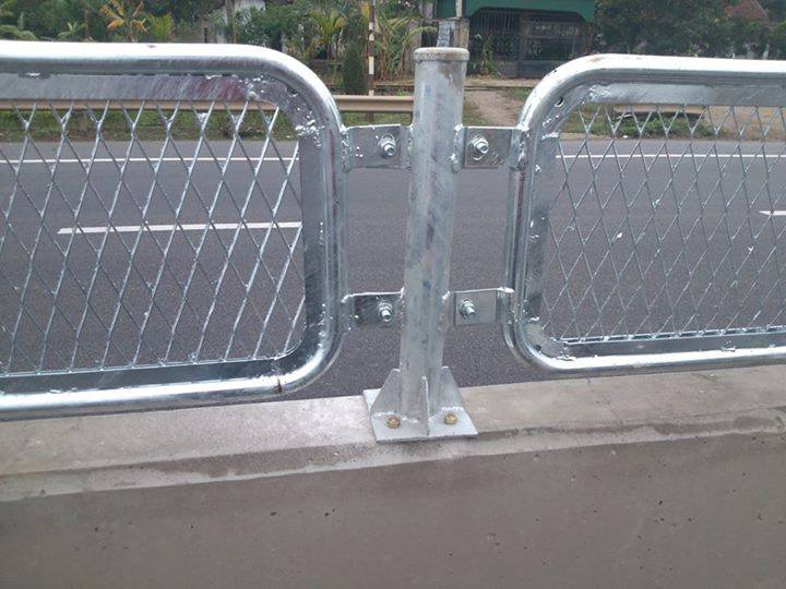 Vật liệu lưới chắc chắn giúp hạn chế bị ảnh hưởng bởi rung chấn trên cao tốc