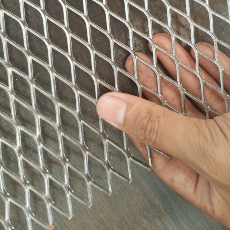 Giá lưới thép biến động theo thời gian do nhiều yếu tố