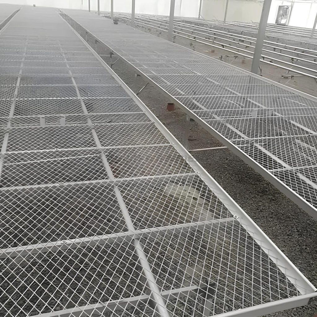 Ứng dụng lưới mắt cáo làm kệ công nghiệp